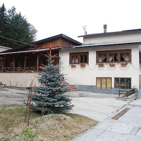 Guest House Caracas Lorica Zewnętrze zdjęcie