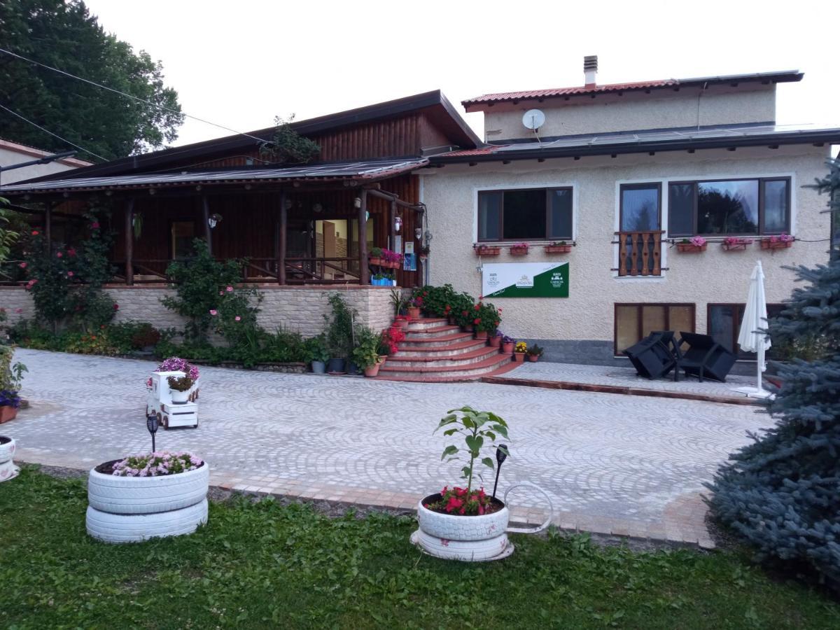 Guest House Caracas Lorica Zewnętrze zdjęcie
