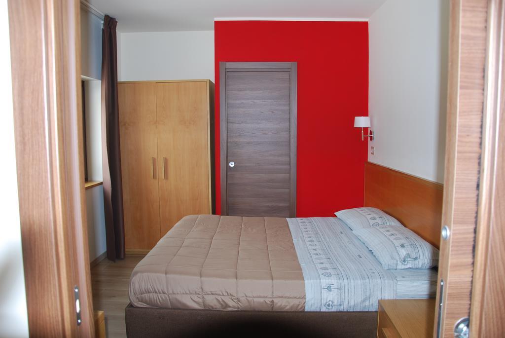 Guest House Caracas Lorica Zewnętrze zdjęcie