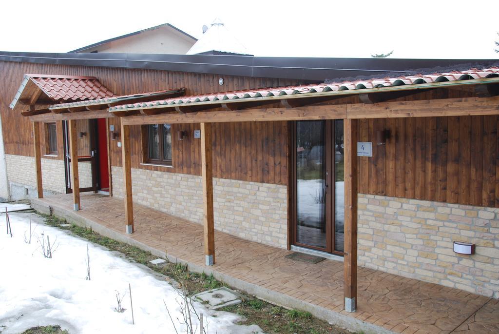 Guest House Caracas Lorica Zewnętrze zdjęcie